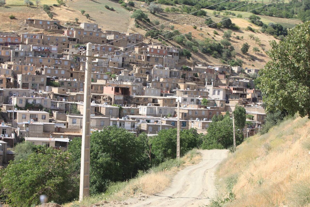 شبکه برق ۲۳۰۰ روستا بهسازی و ۴۰ روستا برقدار شد