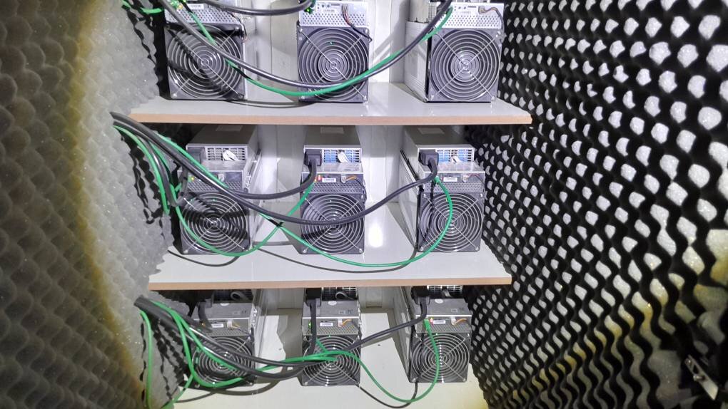 کشف و جمع آوری ۶۶ دستگاه غیرمجاز استخراج رمزارز در تبریز کشف و جمع آوری ۶۶ دستگاه غیرمجاز استخراج رمزارز در تبریز