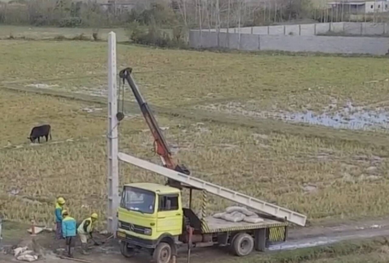 برکناری پایههای فرسوده برق استان گیلان با سرعت در حال انجام است برکناری پایههای فرسوده برق استان گیلان با سرعت در حال انجام است