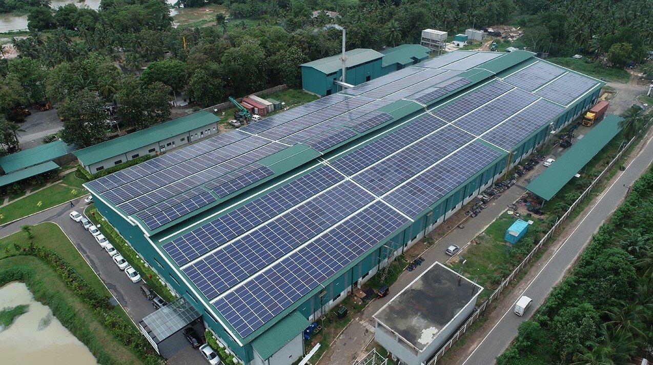 معافیت صنایع از برنامه‌های مدیریت بار با تامین تنها ۱۶ درصد برق مورد نیاز خود از انرژی خورشیدی