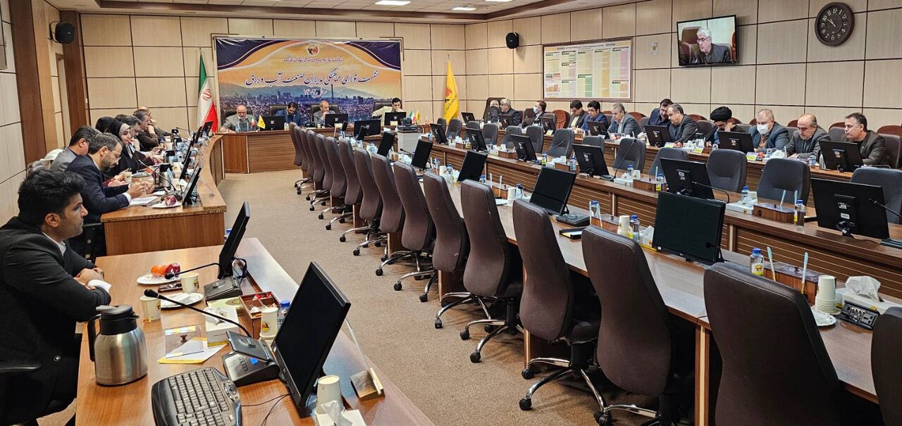 تاکید بر توسعه استفاده از انرژیهای نو در نشست مدیران آب و برق استان تهران تاکید بر توسعه استفاده از انرژیهای نو در نشست مدیران آب و برق استان تهران