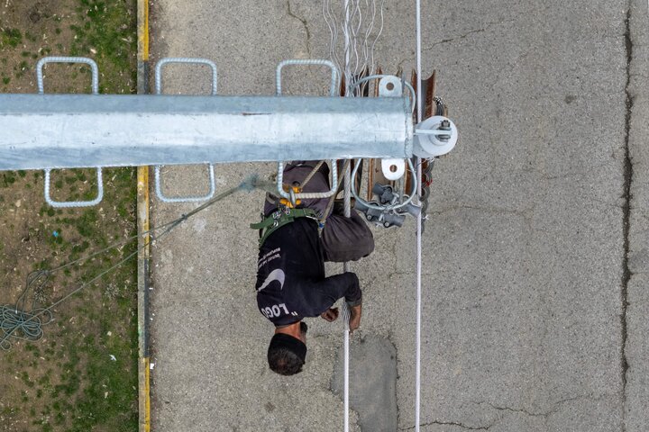 گزارش تصویری از روند اجرای طرح عظیم احداث خط ۴ و ۶ مداره ۲۳۰ و ۶۳ کیلوولت رویان- محمودآباد در استان مازندران