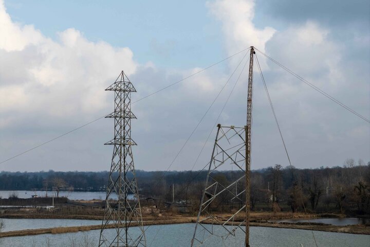 گزارش تصویری از روند اجرای طرح عظیم احداث خط ۴ و ۶ مداره ۲۳۰ و ۶۳ کیلوولت رویان- محمودآباد در استان مازندران