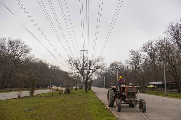 گزارش تصویری از روند اجرای طرح عظیم احداث خط ۴ و ۶ مداره ۲۳۰ و ۶۳ کیلوولت رویان- محمودآباد در استان مازندران