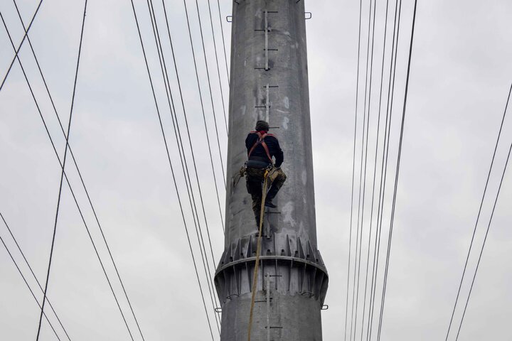 گزارش تصویری از روند اجرای طرح عظیم احداث خط ۴ و ۶ مداره ۲۳۰ و ۶۳ کیلوولت رویان- محمودآباد در استان مازندران