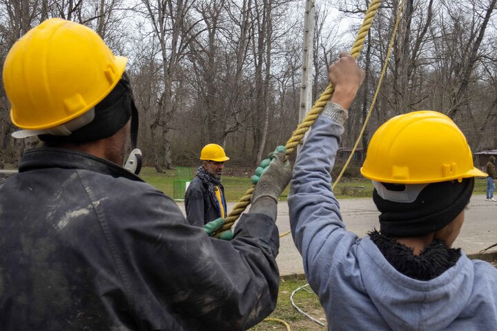 گزارش تصویری از روند اجرای طرح عظیم احداث خط ۴ و ۶ مداره ۲۳۰ و ۶۳ کیلوولت رویان- محمودآباد در استان مازندران