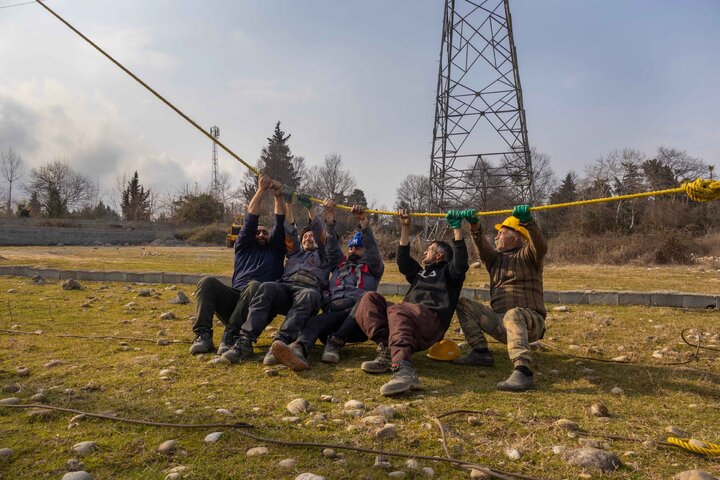 گزارش تصویری از روند اجرای طرح عظیم احداث خط ۴ و ۶ مداره ۲۳۰ و ۶۳ کیلوولت رویان- محمودآباد در استان مازندران