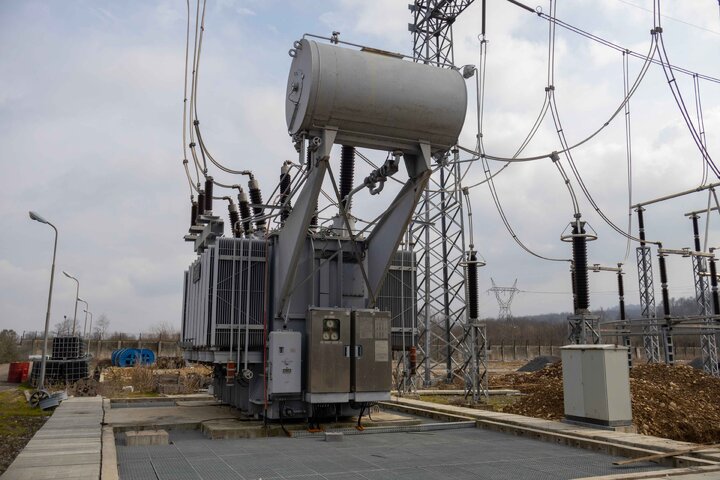 گزارش تصویری از روند اجرای طرح عظیم احداث خط ۴ و ۶ مداره ۲۳۰ و ۶۳ کیلوولت رویان- محمودآباد در استان مازندران