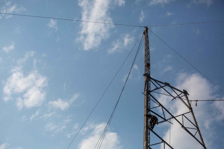 گزارش تصویری از روند اجرای طرح عظیم احداث خط ۴ و ۶ مداره ۲۳۰ و ۶۳ کیلوولت رویان- محمودآباد در استان مازندران