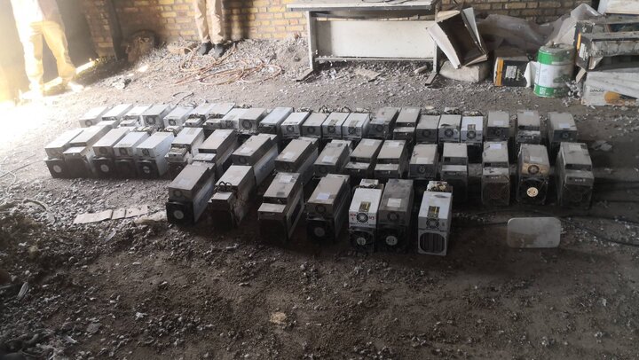 کشف ۷۰ دستگاه ماینر غیرمجاز از یک کارخانه صنعتی در مشهد