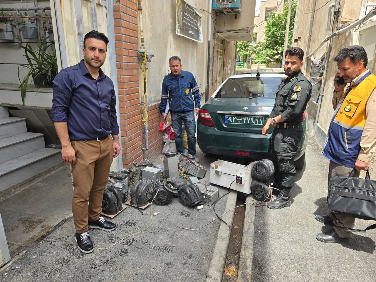 کشف و ضبط ۸ دستگاه ماینر غیرمجاز در شهرک ویره شهریار کشف و ضبط ۸ دستگاه ماینر غیرمجاز در شهرک ویره شهریار