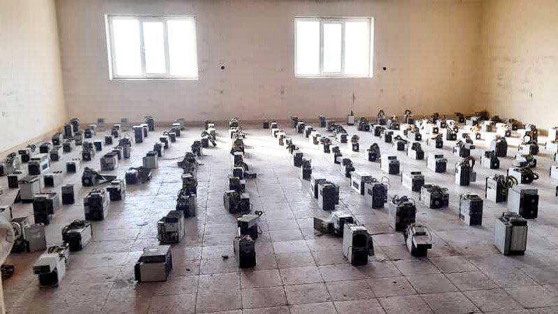 کشف و ضبط بیش از ۲۰۰ دستگاه ماینر غیرمجاز در کشور کشف و ضبط بیش از ۲۰۰ دستگاه ماینر غیرمجاز در کشور