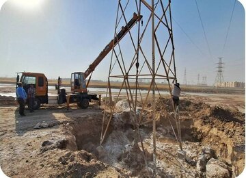 ترمیم و پایدارسازی ۸۰ دکل انتقال در شبکه برق خوزستان