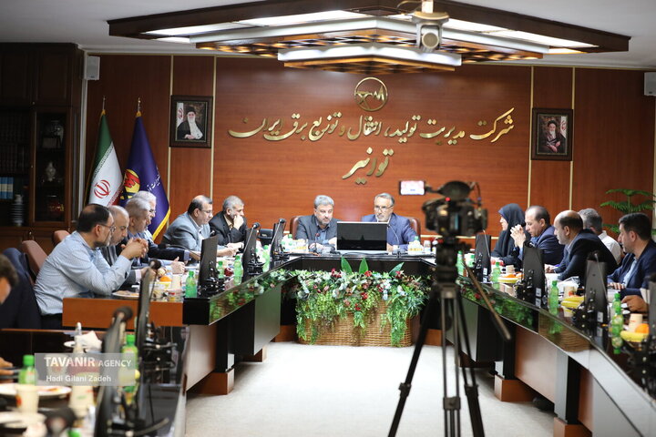 بازدید اعضای کمیسیون عمران مجلس از مرکز راهبری شبکه برق و نشست با مدیرعامل توانیر