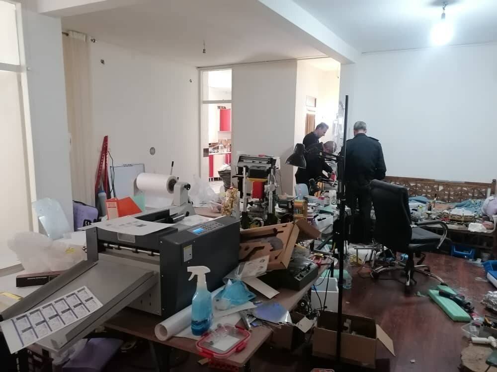 پیگیری ماینرهای غیرمجاز به کشف کارگاه ساخت داروهای تقلبی سرطان انجامید