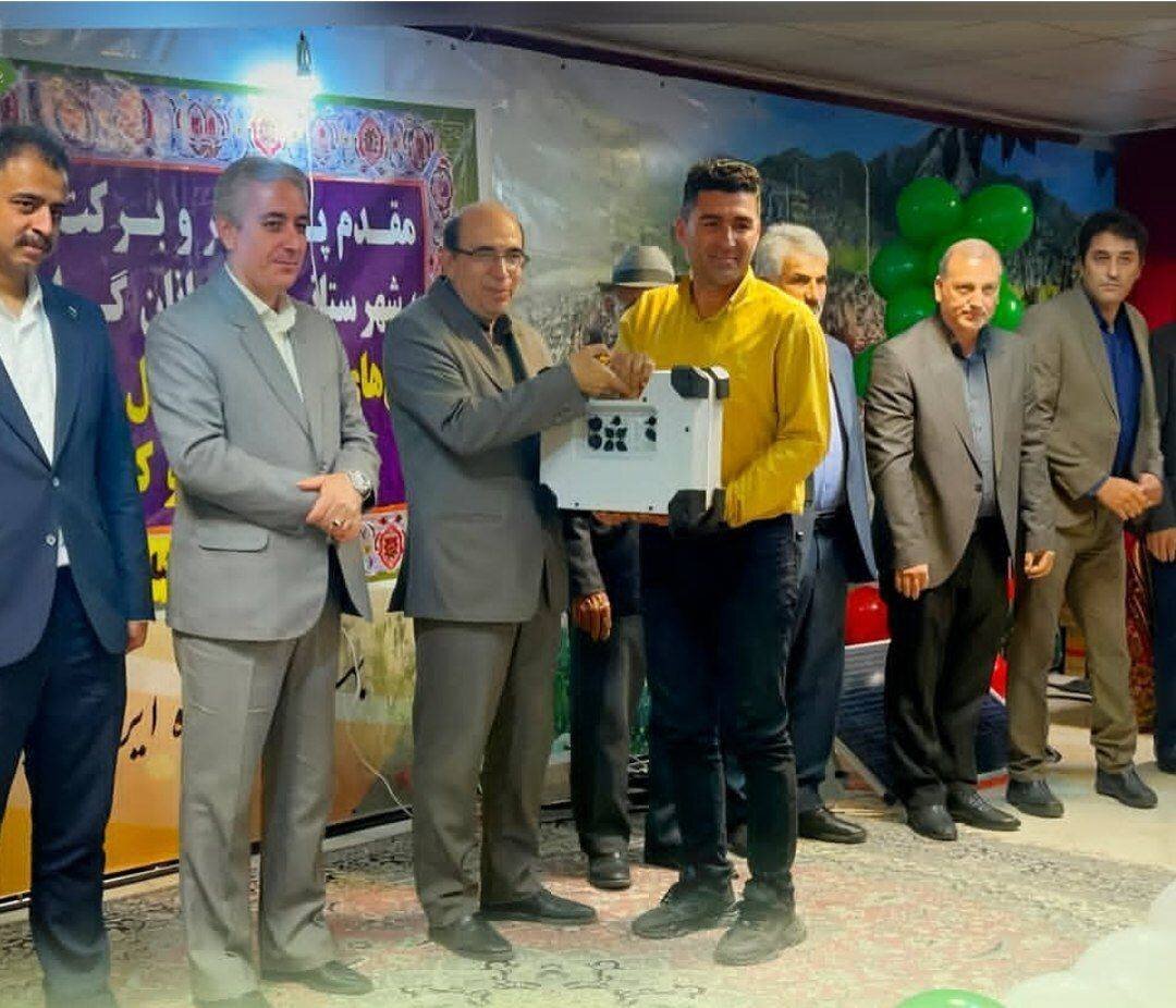 تحویل ۲۰۰ دستگاه سامانه قابل حمل تولید برق خورشیدی به عشایر آذربایجان شرقی تحویل ۲۰۰ دستگاه سامانه قابل حمل تولید برق خورشیدی به عشایر آذربایجان شرقی