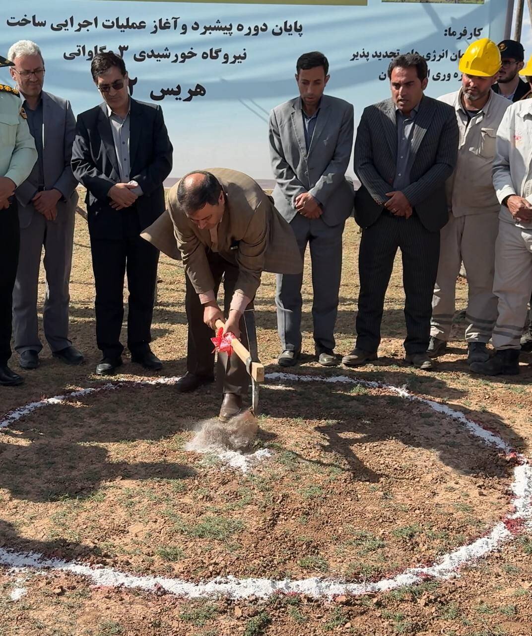 آغاز عملیات اجرایی احداث ۲۹۷ مگاوات نیروگاه خورشیدی در استان آذربایجان شرقی آغاز عملیات اجرایی احداث ۲۹۷ مگاوات نیروگاه خورشیدی در استان آذربایجان شرقی