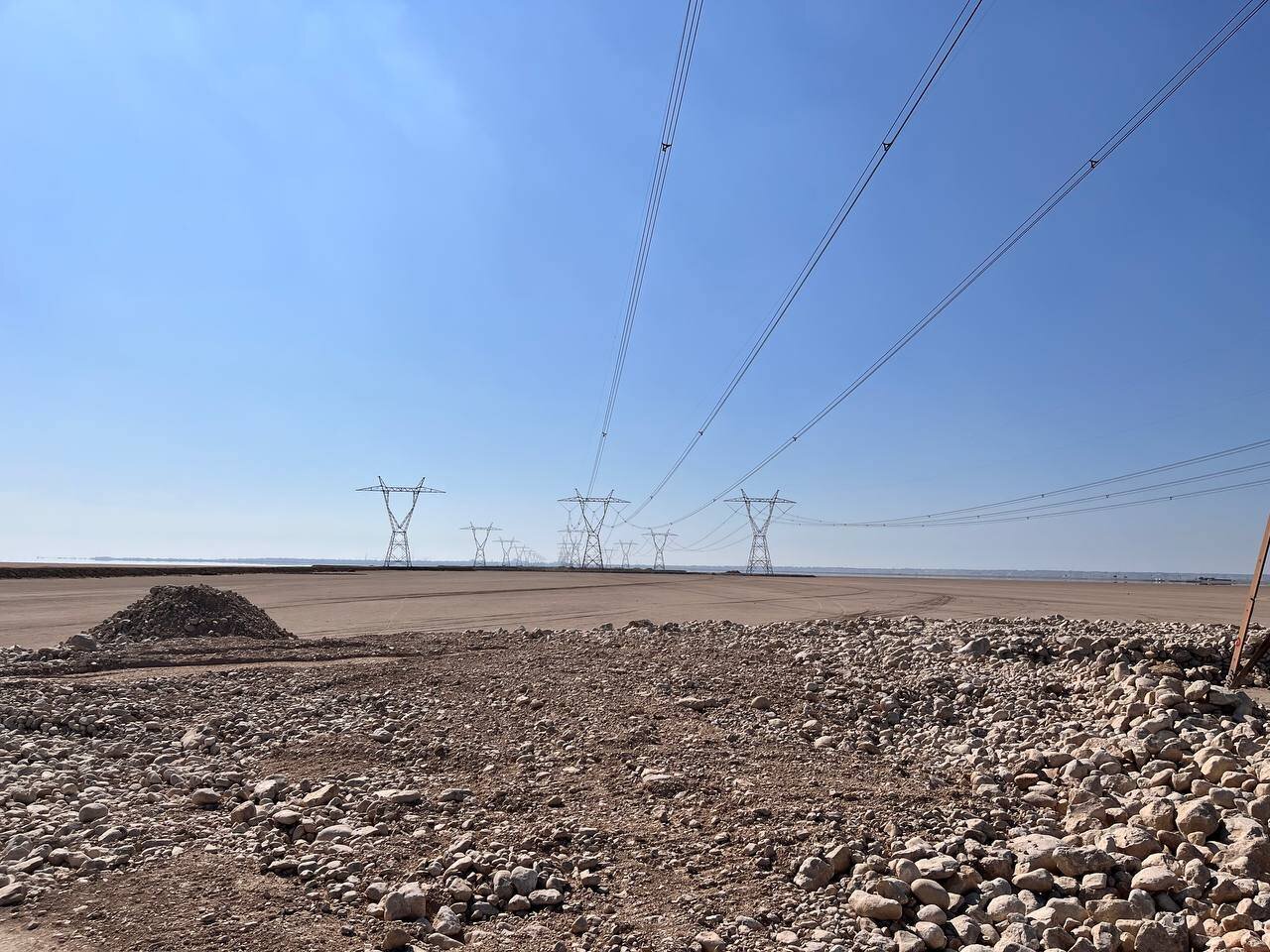 احداث خط سوم ۴۰۰ کیلوولت بندرگاه استان بوشهر به چغادک احداث خط سوم ۴۰۰ کیلوولت بندرگاه استان بوشهر به چغادک