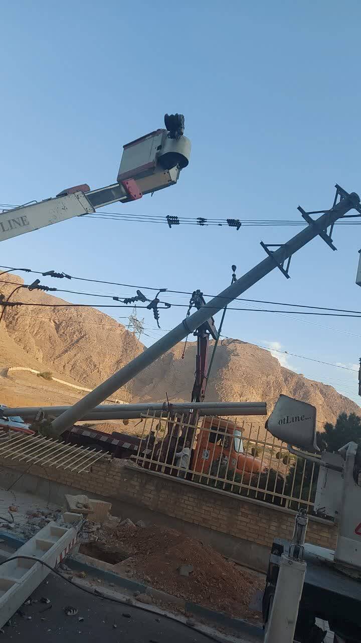 واکنش سریع گروههای عملیاتی توزیع برق اصفهان به یک حادثه و احیای مجدد شبکه برق در گرمای شدید