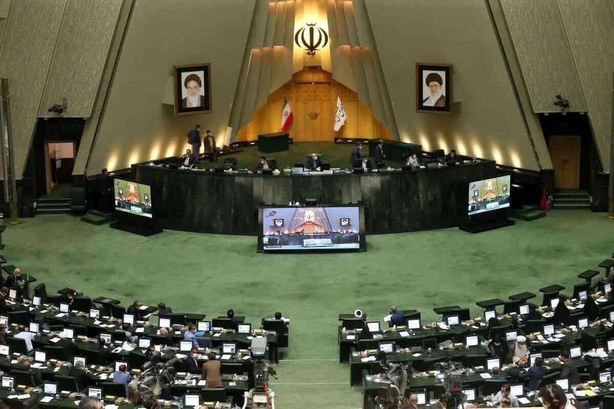 جرم انگاری حمل و نگهداری تجهیزات غیر مجاز استخراج رمزارز در مجلس پیگیری میشود جرم انگاری حمل و نگهداری تجهیزات غیر مجاز استخراج رمزارز در مجلس پیگیری میشود