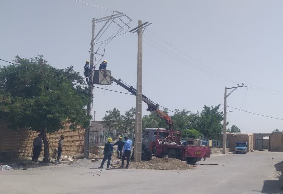 بهسازی شبکه برق ۱۲ روستا در گلپایگان