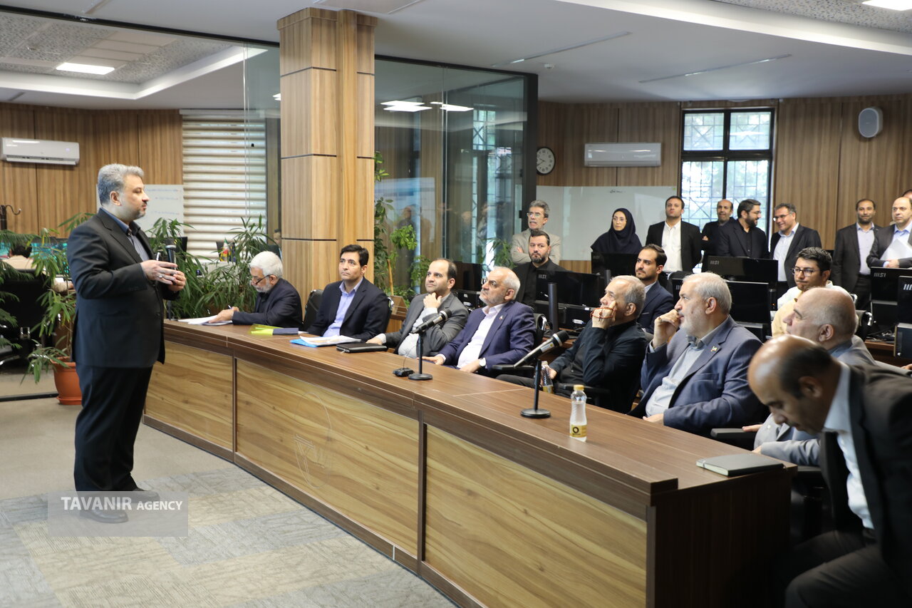 بازدید سرزده رییس جمهور از مرکز ملی پایش و کنترل مصرف برق شهیده ندا رفیعی پارسا 