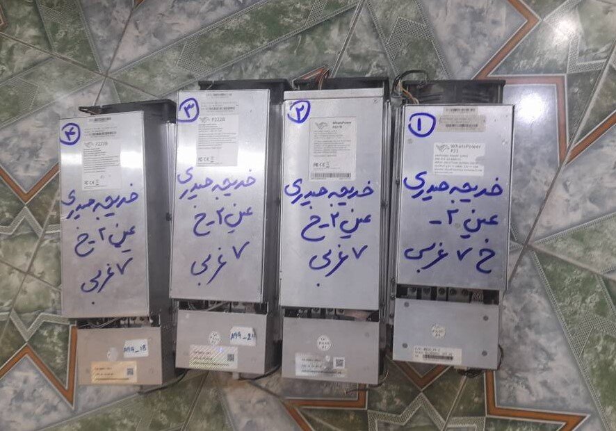 ردیابی و توقیف ۱۶ دستگاه ماینر غیرمجاز در اهواز / برخی با گزارش مردمی، برخی با حکم قضایی ردیابی و توقیف ۱۶ دستگاه ماینر غیرمجاز در اهواز / برخی با گزارش مردمی، برخی با حکم قضایی