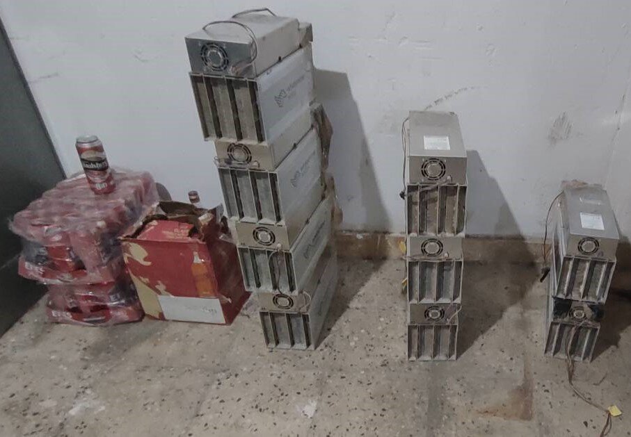 کشف زنجیره‌ای ۶۹ دستگاه ماینر غیرمجاز در آذربایجان غربی