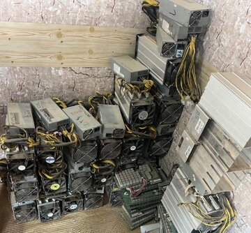 توقیف ۴۷ دستگاه ماینر غیرمجاز در استان فارس
