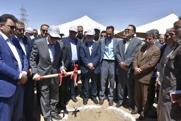 عملیات اجرایی احداث نیروگاه خورشیدی ۱۰۰ مگاواتی امیرکبیر استان مرکزی آغاز شد
