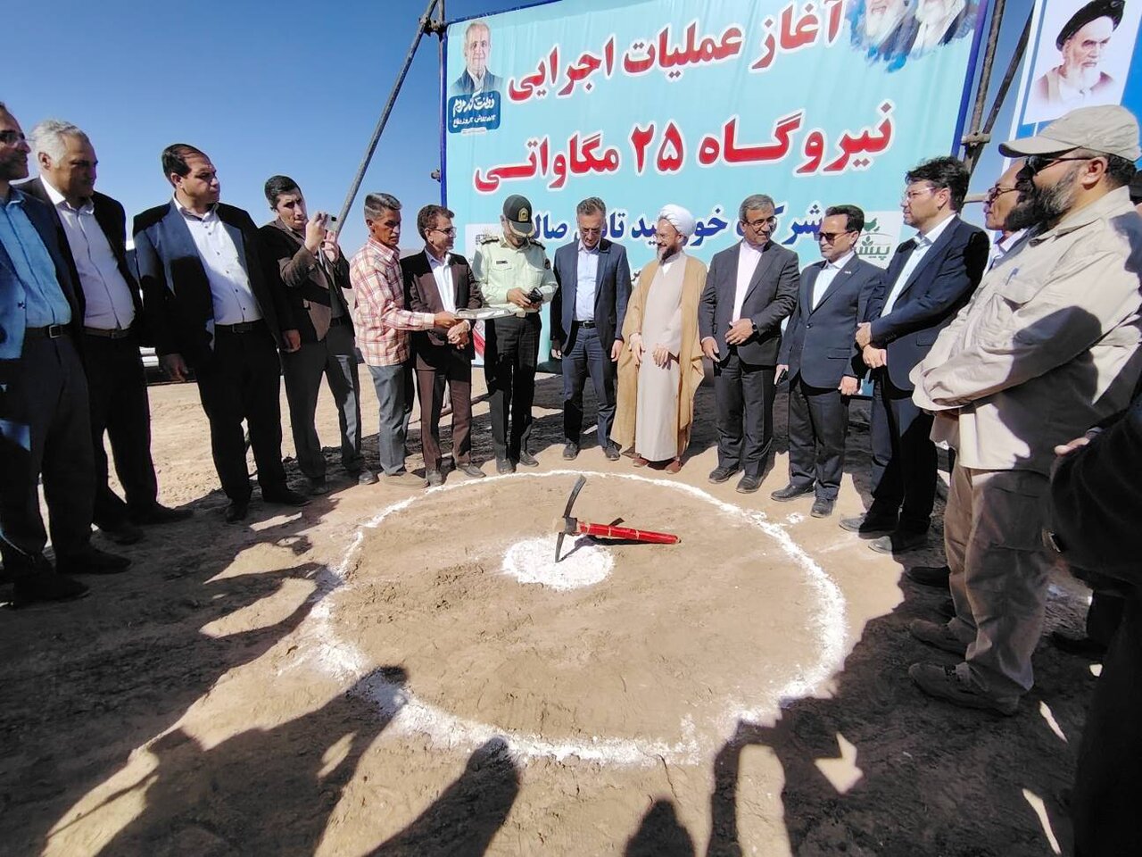 آغاز عملیات اجرایی نیروگاه خورشیدی ۲۵ مگاواتی در شهرستان کاشمر آغاز عملیات اجرایی نیروگاه خورشیدی ۲۵ مگاواتی در شهرستان کاشمر