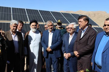 مرحله نخست نیروگاه ۴۰۰ کیلوواتی خورشیدی در اسفراین افتتاح شد