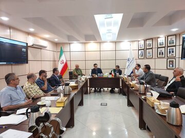 نشست هم‌افزایی و بررسی چالش‌های پیمانکاران صنعت برق فارس