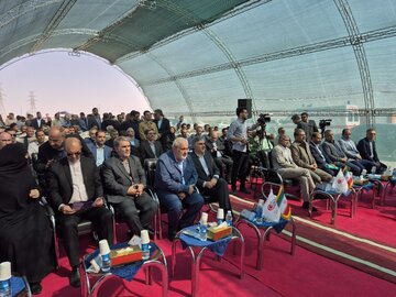 عملیات اجرایی احداث نیروگاه خورشیدی ۲۰۰ مگاواتی گلرنگ در خراسان رضوی آغاز شد