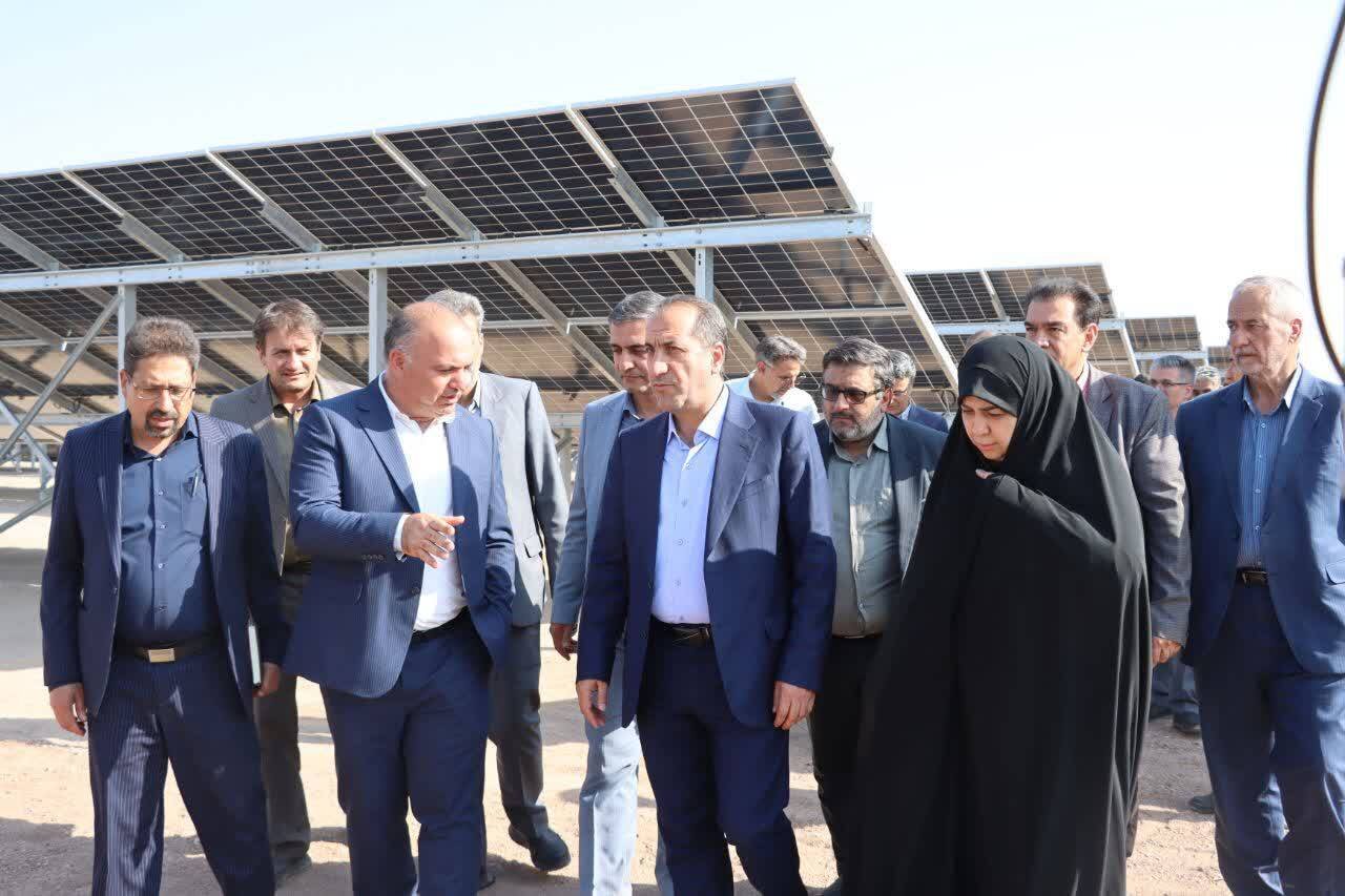 بهرهبرداری از نیروگاه خورشیدی ۵ مگاواتی در کوهپایه اصفهان بهرهبرداری از نیروگاه خورشیدی ۵ مگاواتی در کوهپایه اصفهان