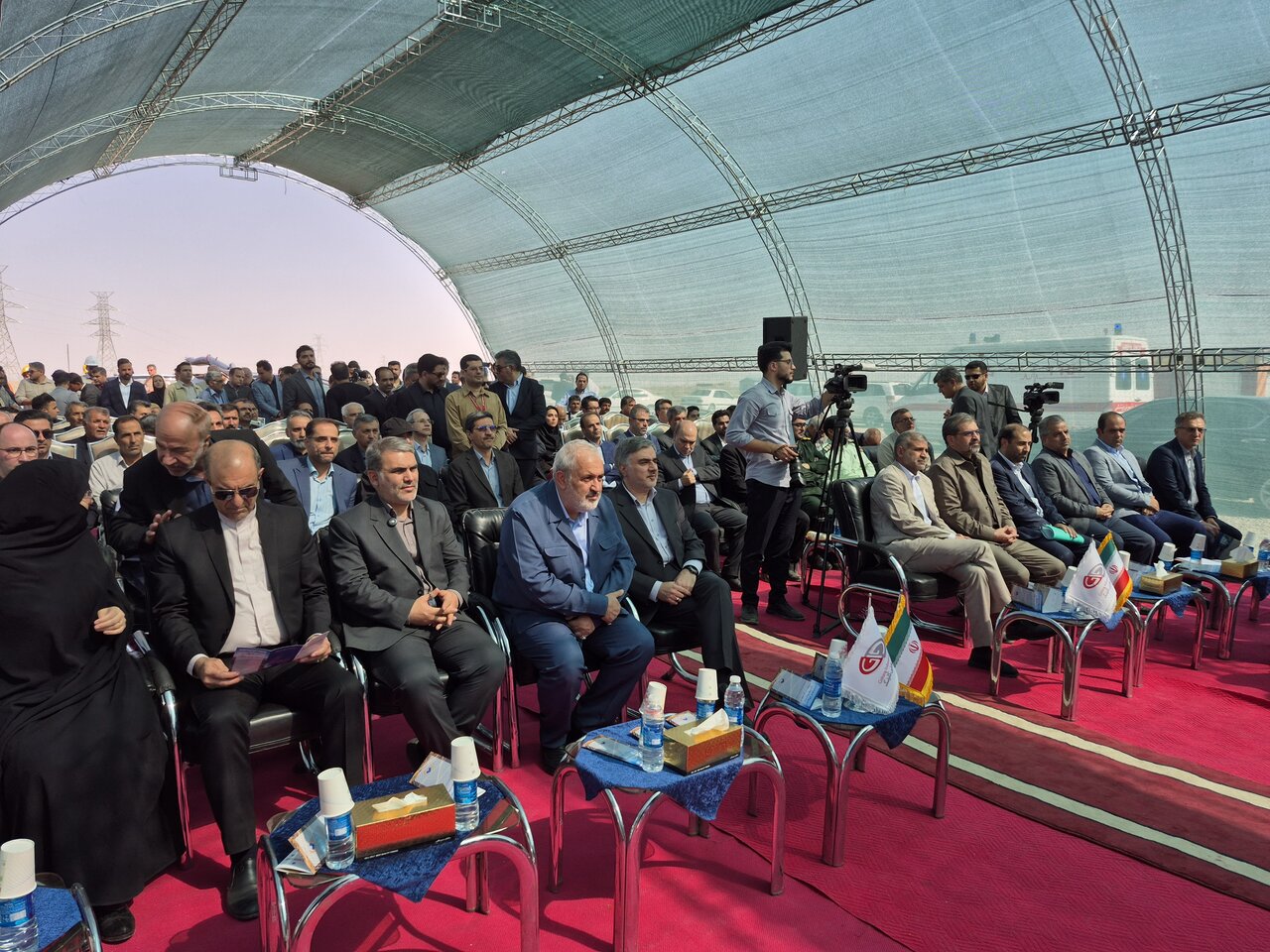 عملیات اجرایی احداث نیروگاه خورشیدی ۲۰۰ مگاواتی گلرنگ در خراسان رضوی آغاز شد