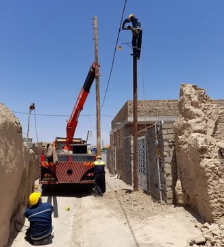 تبدیل شبکه برق روستای ورکیان دامغان به کابل خودنگهدار