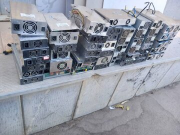 قاچاقچیان انرژی در دام قانون/کشف ۱۴۹ دستگاه ماینر غیرمجاز در استان اصفهان