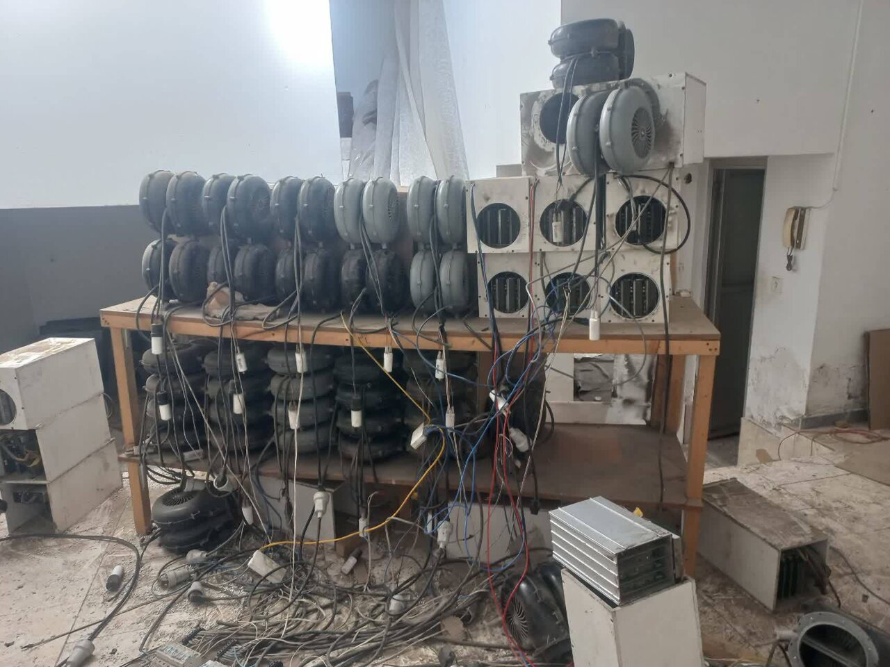 کشف و جمع‌آوری بیش از ۲۳۰ دستگاه استخراج رمزارز غیرمجاز در استان مازندران