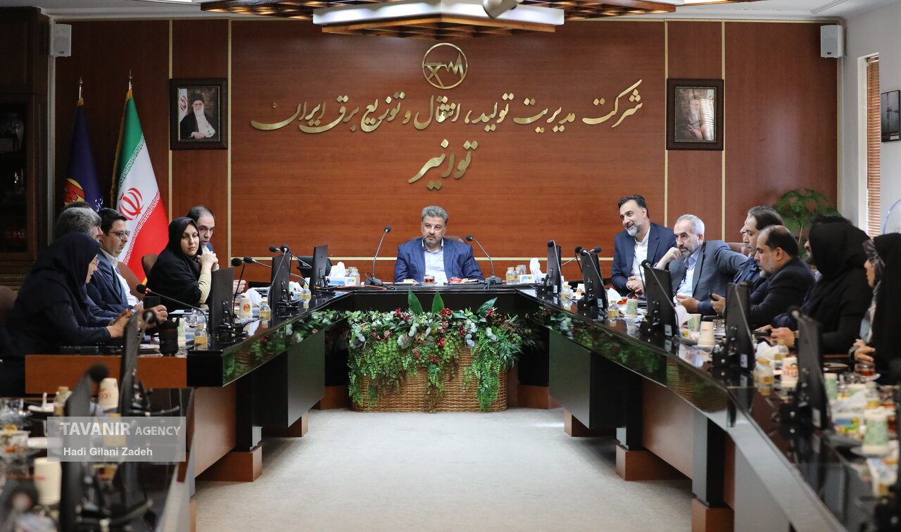 آیین تکریم و معارفه مدیرکل مجامع عمومی و نظارت مالی توانیر