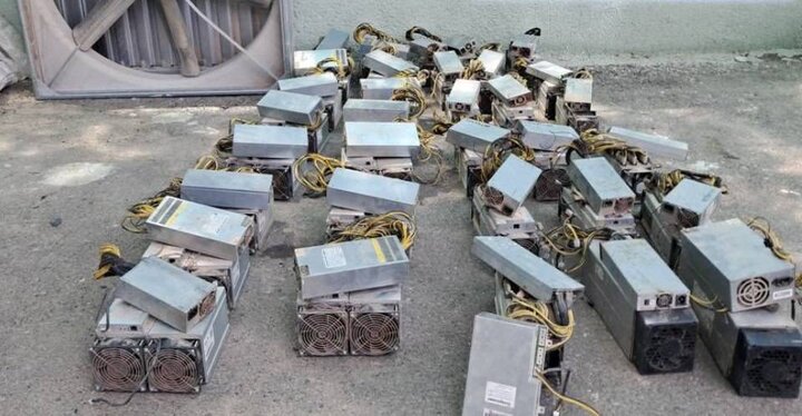 کشف و شناسایی ۴۲ دستگاه ماینر غیرمجاز در ساوه/ معادل مصرف برق ۷۰۰ خانوار در استان مرکزی