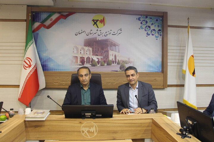 رونمایی از کتاب بهینه‌سازی مصرف برق در منازل