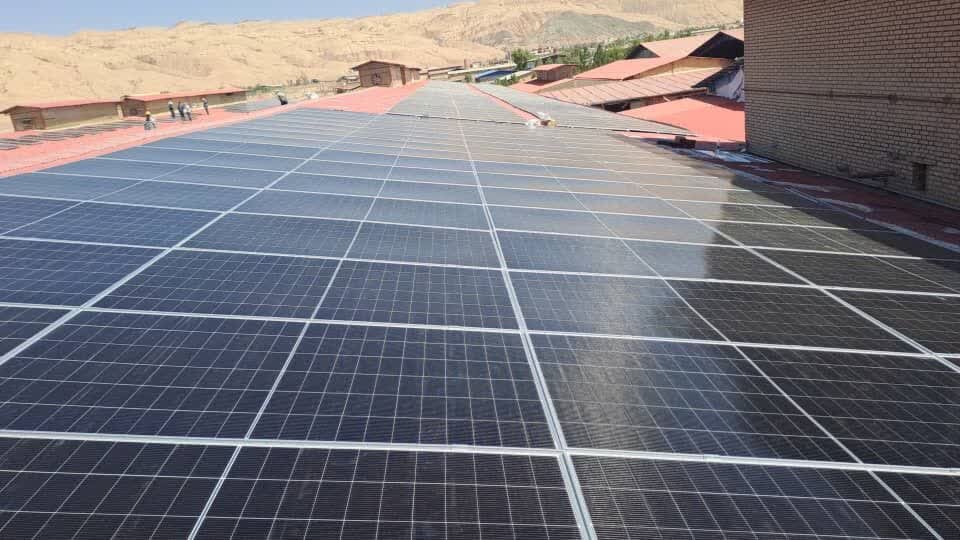 بهرهبرداری از بزرگترین نیروگاه خورشیدی سقفی، صنعتی در استان سمنان بهرهبرداری از بزرگترین نیروگاه خورشیدی سقفی، صنعتی در استان سمنان