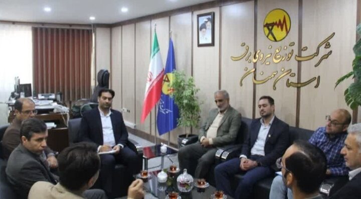 توسعه و بهسازی شبکه برق روستایی در استان سمنان بررسی شد