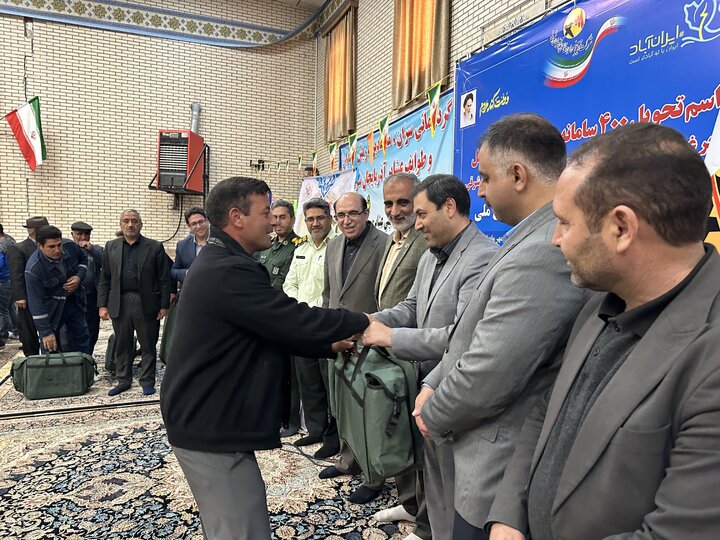 ۴۰۰ دستگاه سامانه قابل حمل تولید برق خورشیدی به عشایر منطقه کلیبر آذربایجان واگذار شد