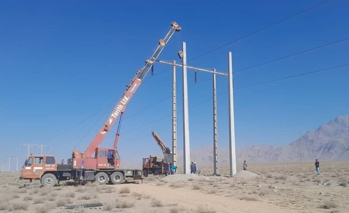 آغاز عملیات پایش و تعمیرات خطوط فوق‌ توزیع و انتقال در شبکه برق کرمان