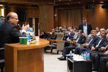 تسریع در اتصال نیروگاههای خورشیدی پشتبامی در اولویت شرکتهای توزیع نیروی برق قرار گیرد