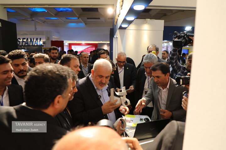 بازدید مسوولان از نمایشگاه بیست‌ونهمین کنفرانس بین‌المللی شبکه‌های توزیع نیروی برق