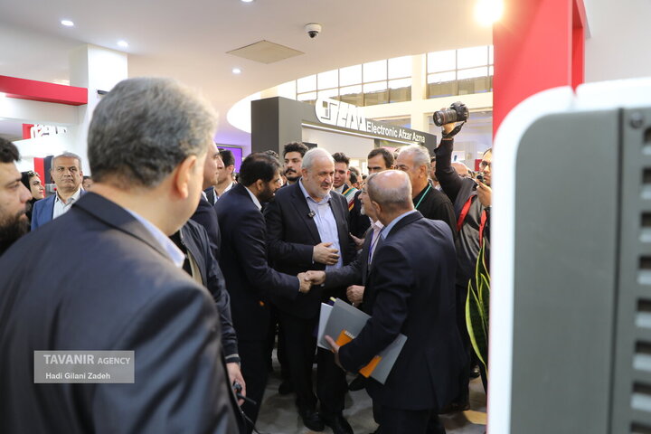 بازدید مسوولان از نمایشگاه بیست‌ونهمین کنفرانس بین‌المللی شبکه‌های توزیع نیروی برق