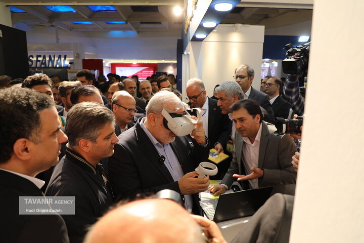 بازدید مسوولان از نمایشگاه بیست‌ونهمین کنفرانس بین‌المللی شبکه‌های توزیع نیروی برق